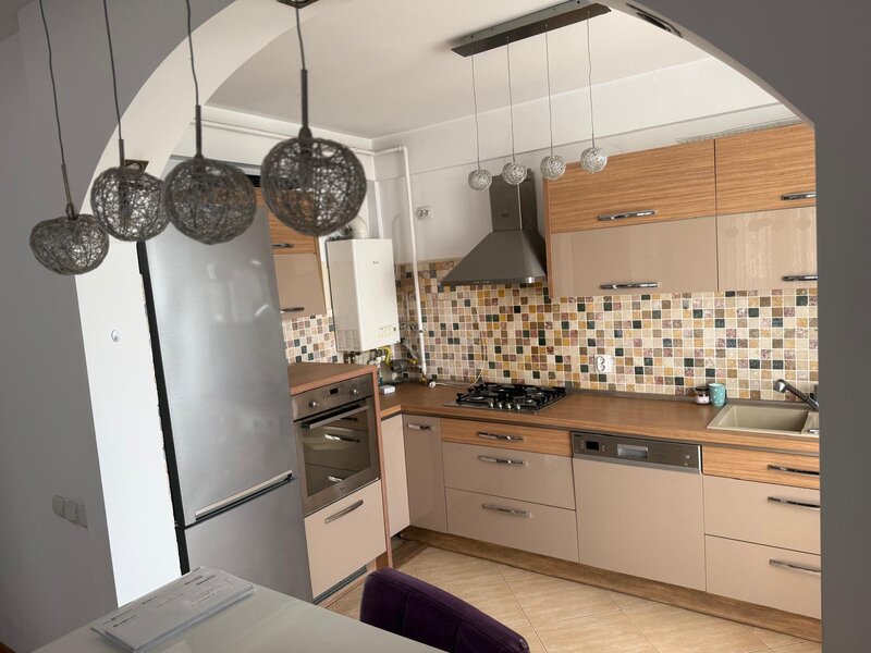 Aparatorii Patriei, str. Dealu Bistrii, apartament 2 camere 72 mp.