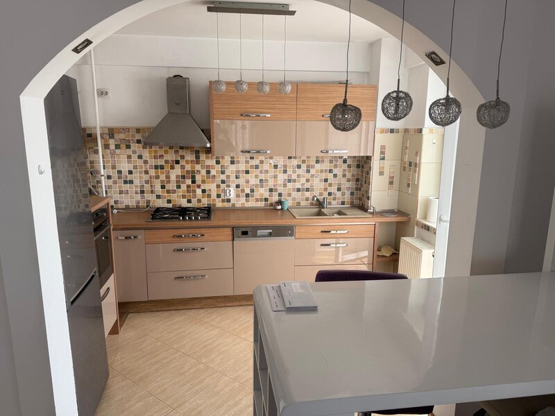 Aparatorii Patriei, str. Dealu Bistrii, apartament 2 camere 72 mp.