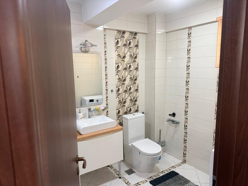 Aparatorii Patriei, str. Dealu Bistrii, apartament 2 camere 72 mp.