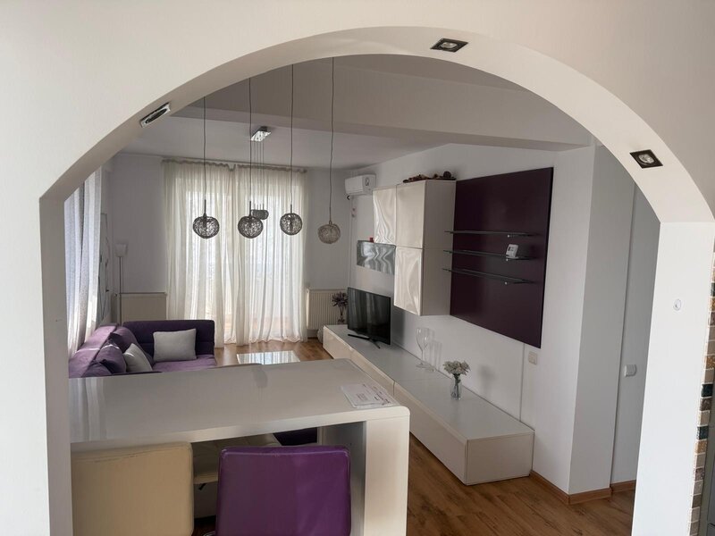 Aparatorii Patriei, str. Dealu Bistrii, apartament 2 camere 72 mp.