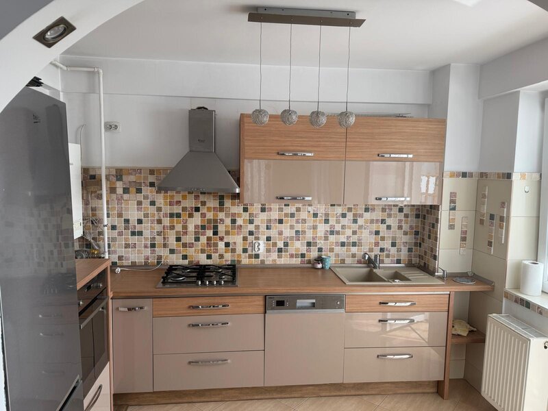 Aparatorii Patriei, str. Dealu Bistrii, apartament 2 camere 72 mp.