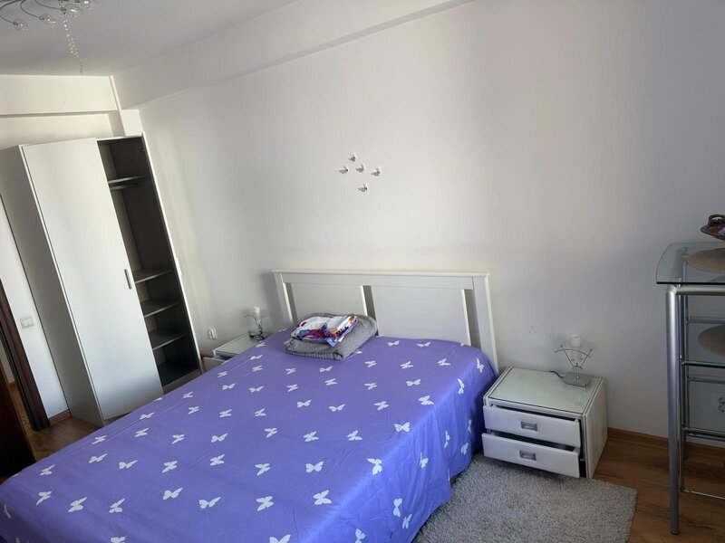 Aparatorii Patriei, str. Dealu Bistrii, apartament 2 camere 72 mp.